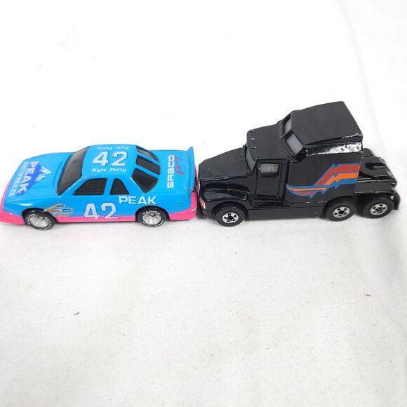 Vintage Die Cast Car Lot Chuck E Cheese Van - Beach Patrol - 57 Chevy Alligator - Picture 8 of 11